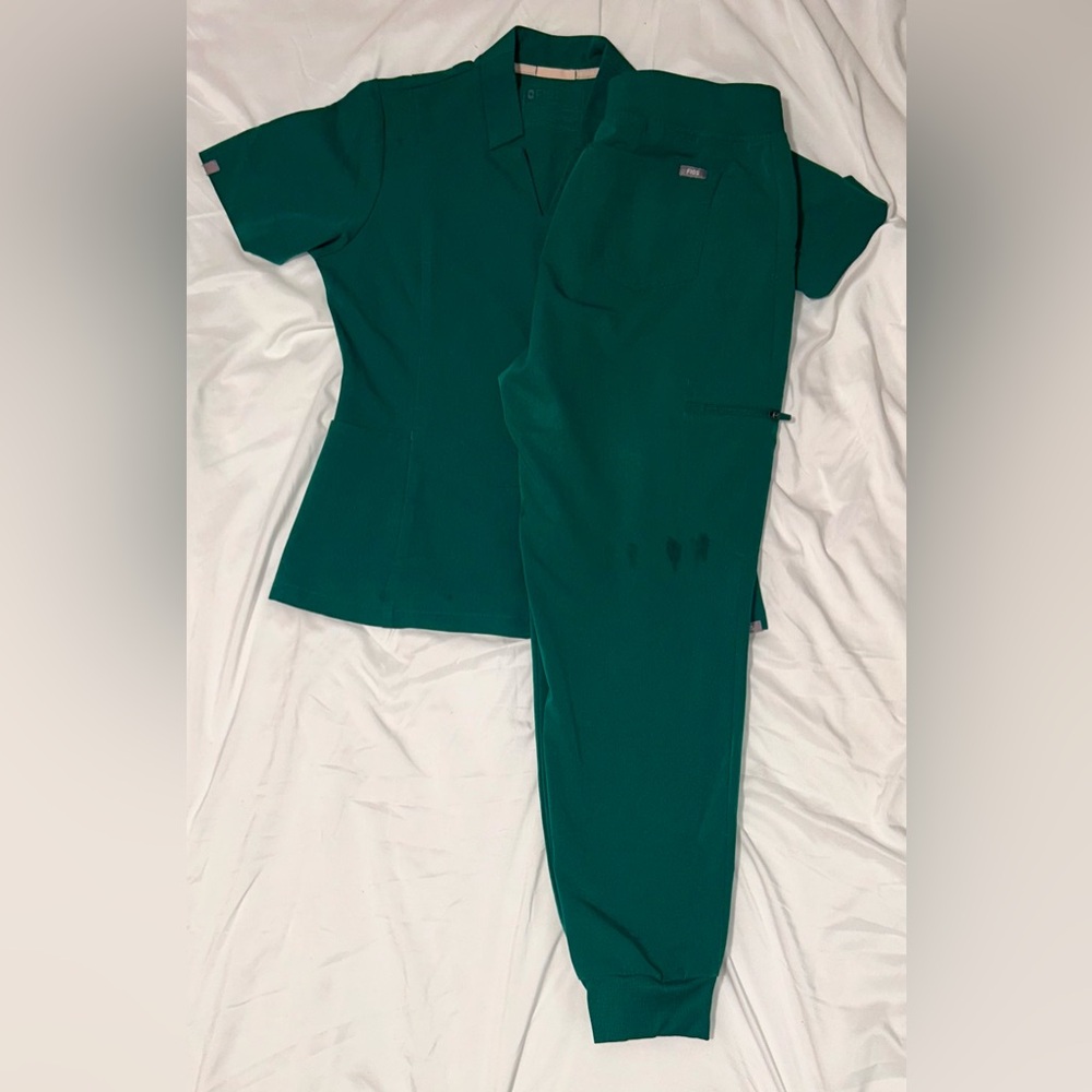 FIGS Green Scrub Set- Joggers with Green Drawstring